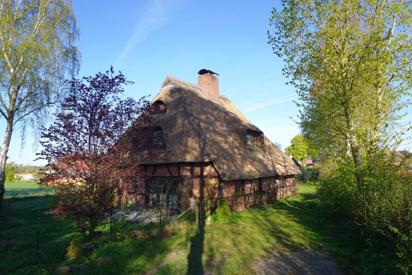 Reetdach-Fachwerkhaus mit Geschichte, Weitblick und viel Platz