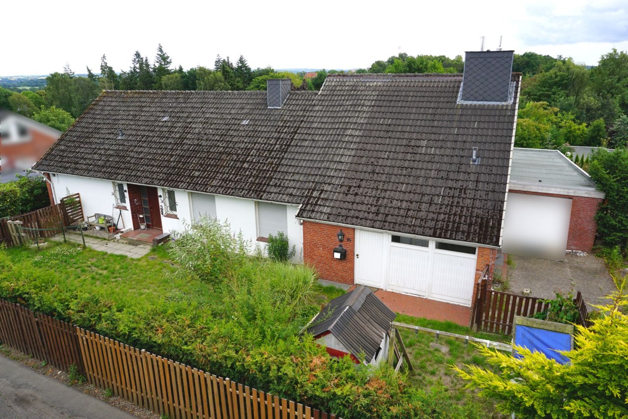 Lütjenburg: Einfamilienhaus mit Einliegerwohnung in ruhiger Lage Lütjenburg: Einfamilienhaus mit Einliegerwohnung in ruhiger Lage