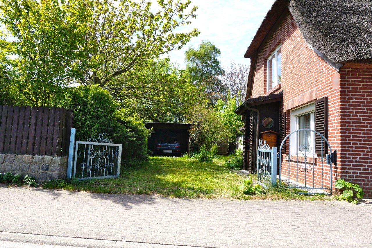Eingangsbereich und Parkmöglichkeiten