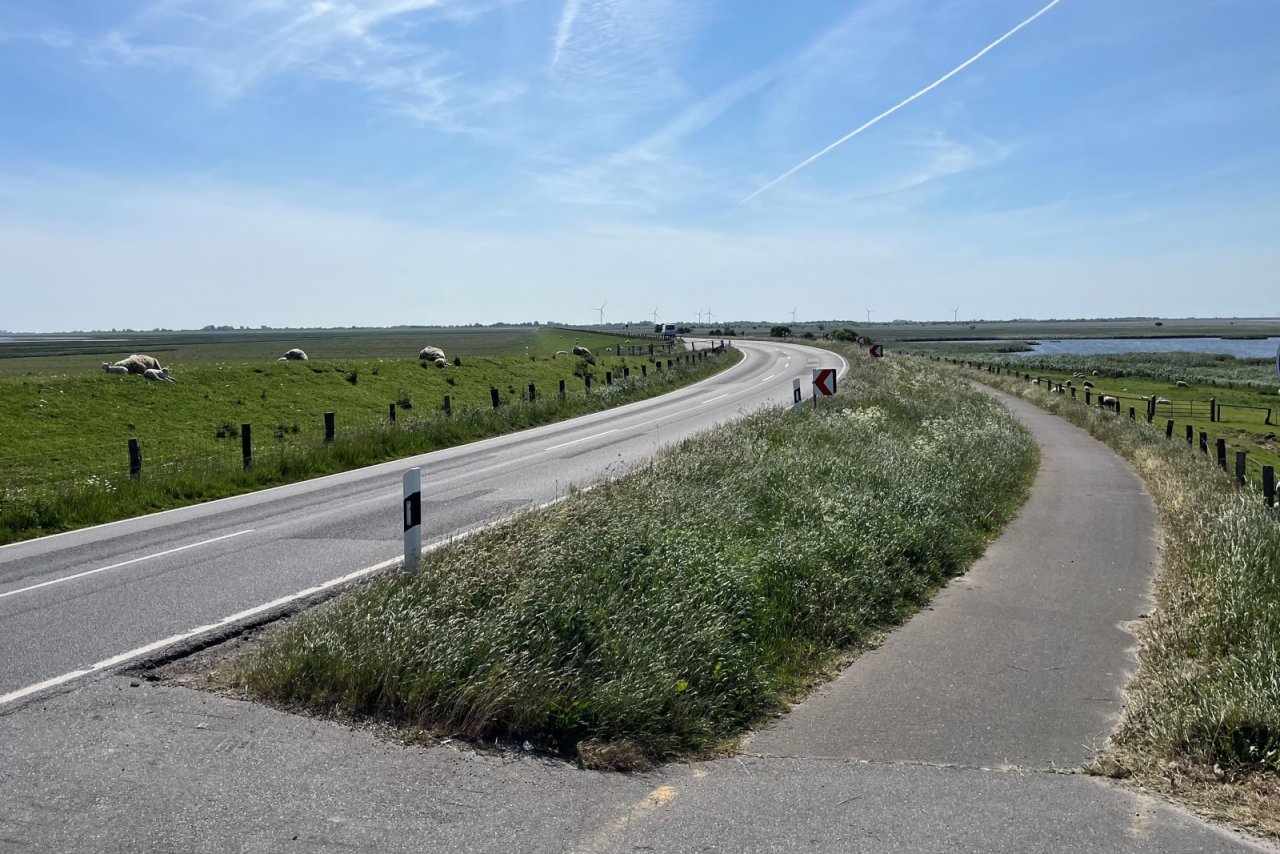 Damm zwischen Nordstrand und Festland Damm zwischen Nordstrand und Festland