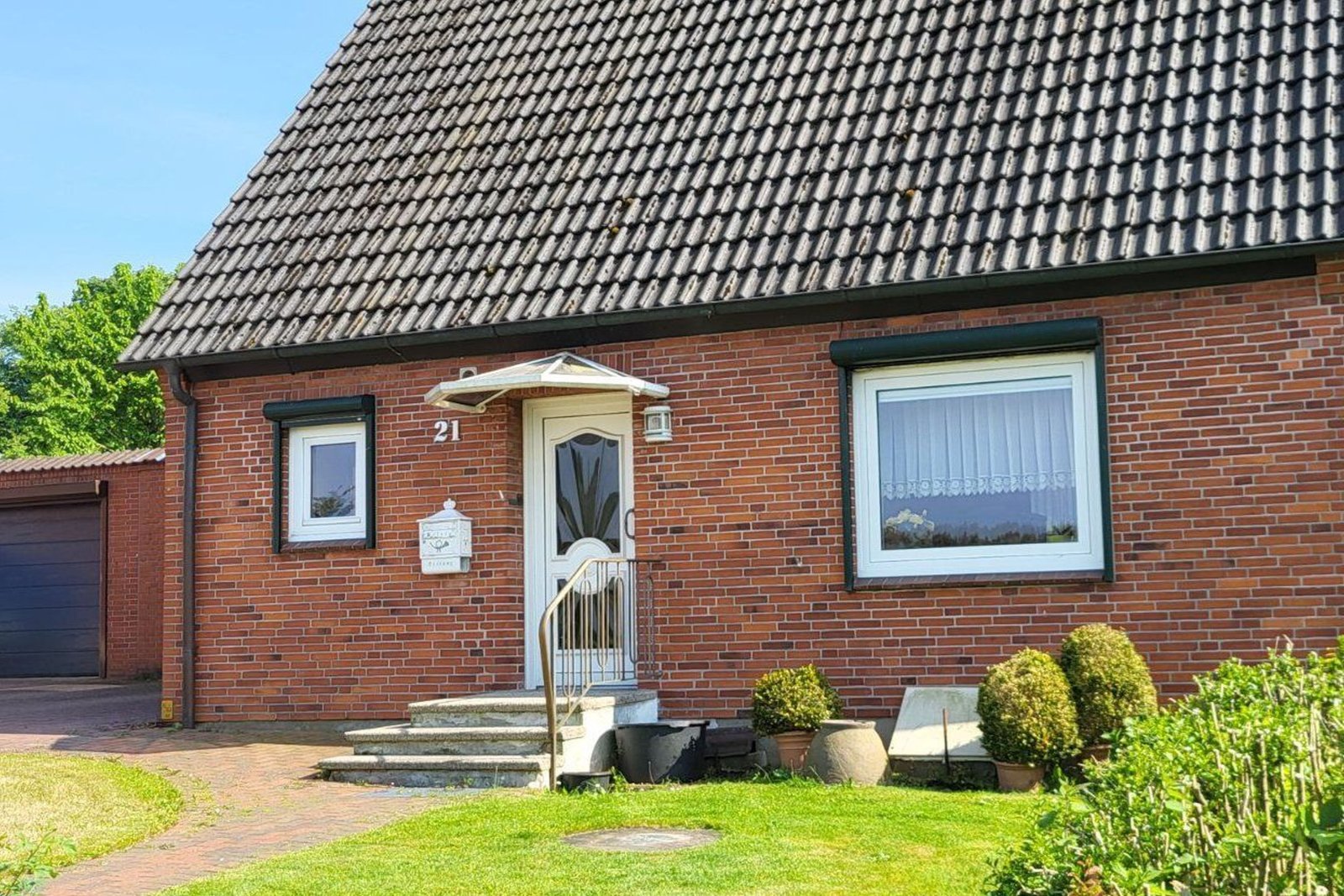 Probsteierhagen: Massive Doppelhaushälfte in Probsteierhagen – Sackgassenlage, ostseenah 