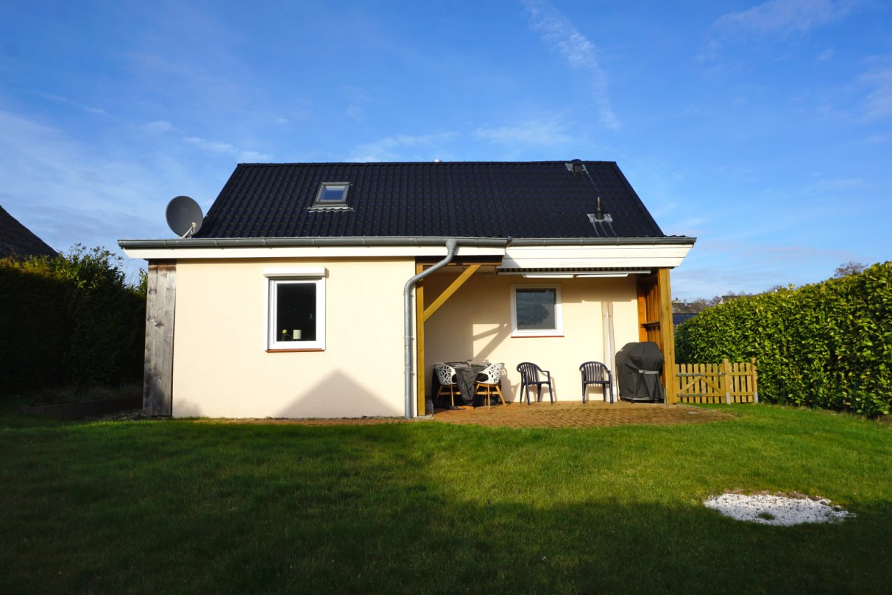 Hausansicht Rückseite Terrasse Hausansicht Rückseite Terrasse