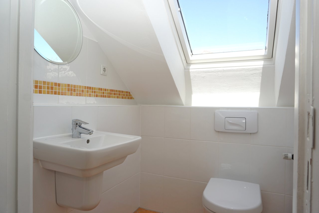 DG WC DG WC