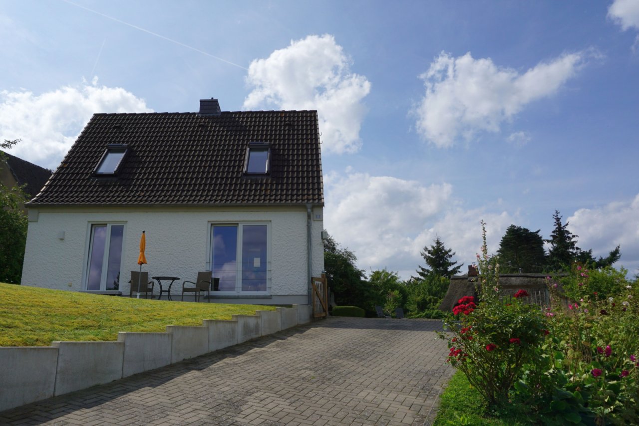 Hausansicht Zufahrt Hausansicht Zufahrt
