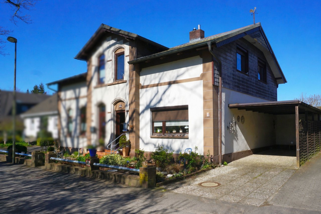 Hausansicht Carport