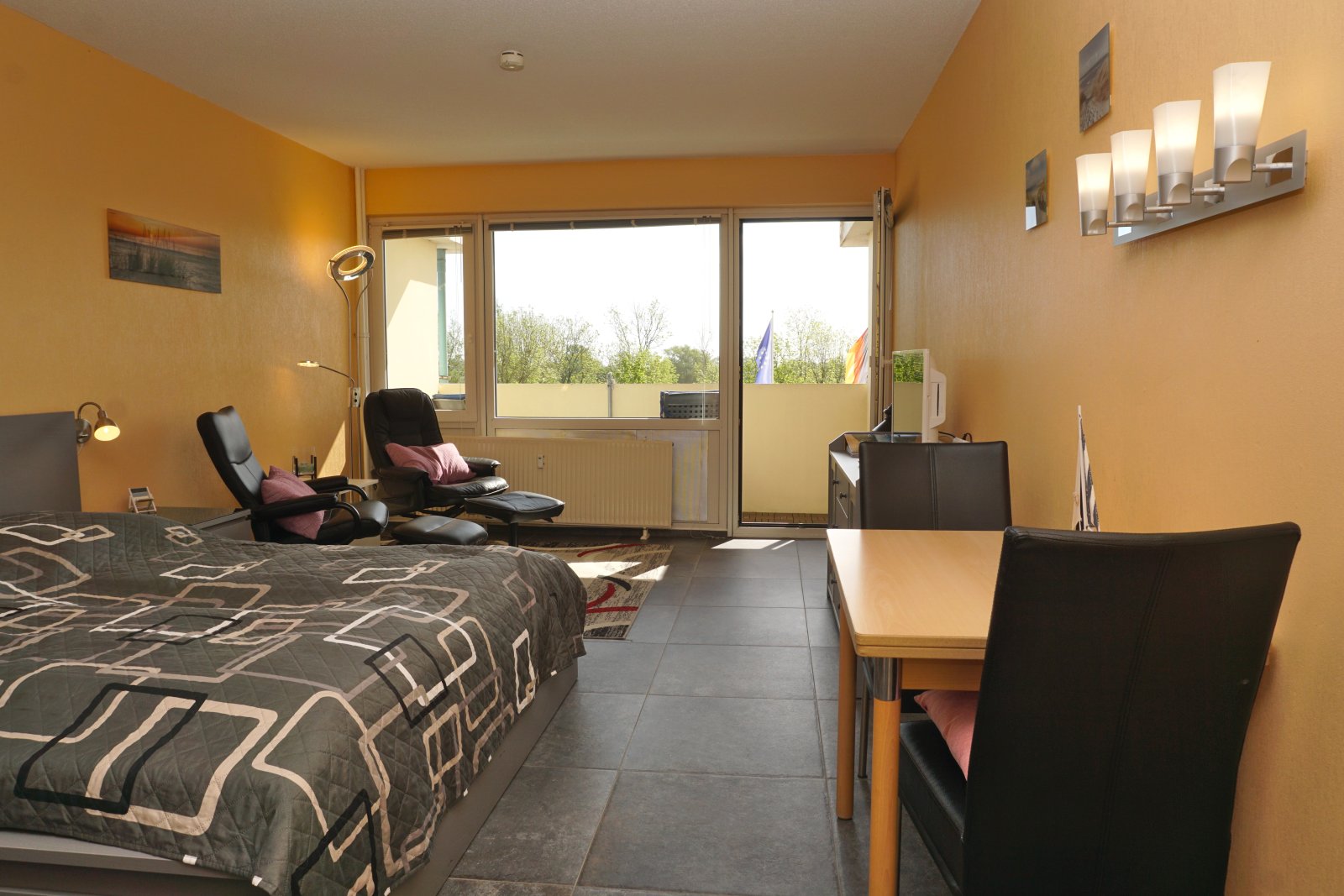 Wohnraum Zugang zum Balkon Wohnraum Zugang zum Balkon
