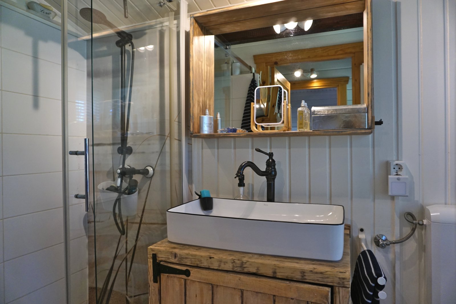 Bad mit Dusche Bad mit Dusche