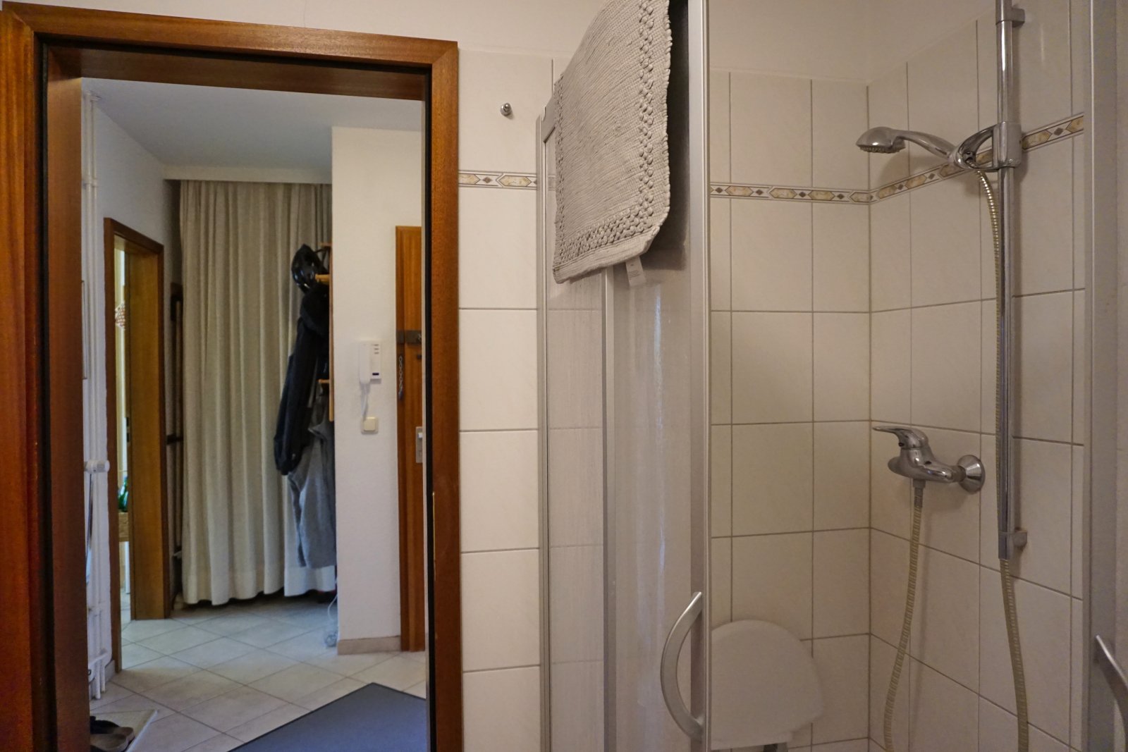 Bad mit Dusche Bad mit Dusche