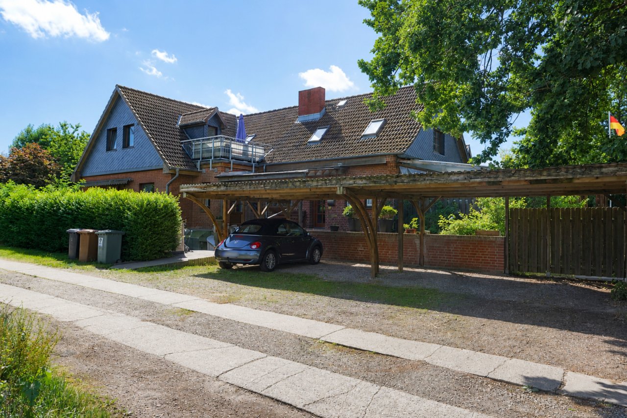 Hausansicht Carport