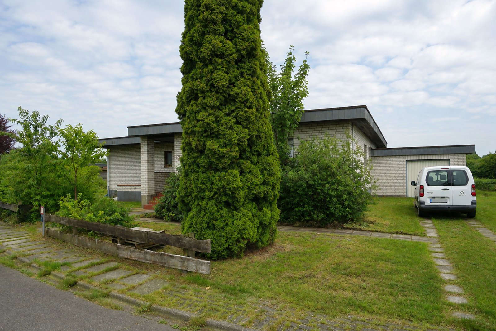 Hausansicht, Garage Hausansicht, Garage